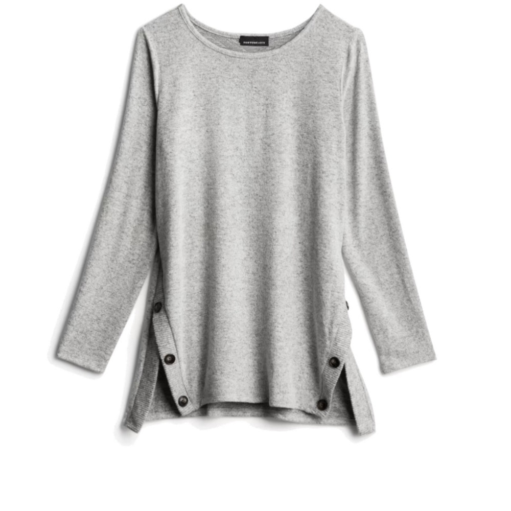 Fortune + Ivy button side detail knit top. Size Small‎